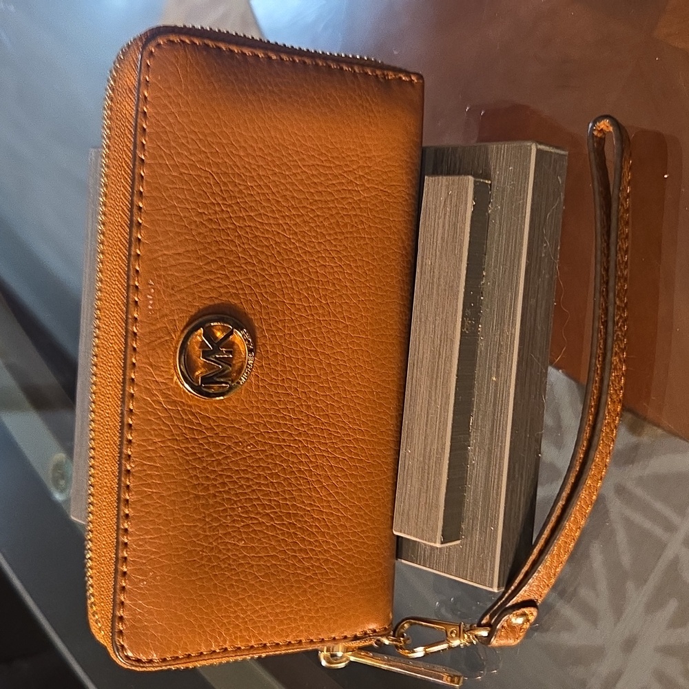MICHAEL KORS WRISTLETS